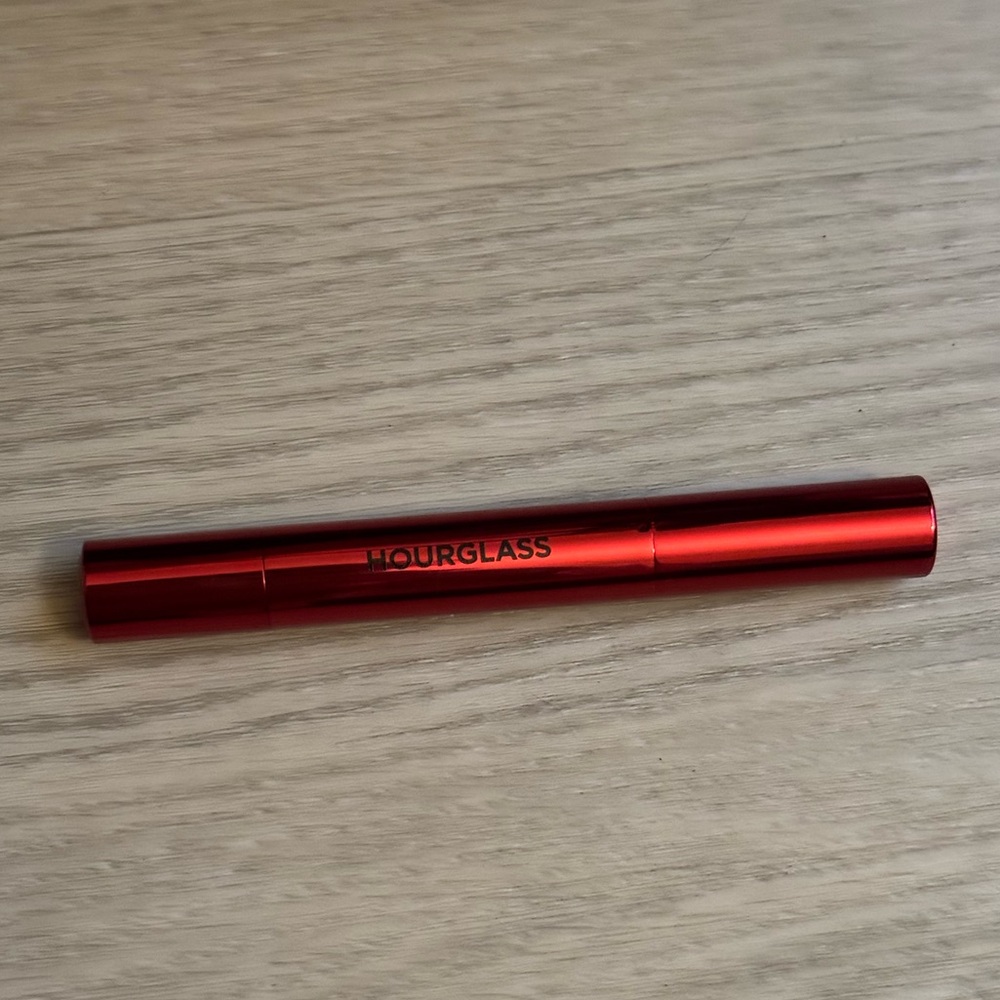 Hourglass Phantom Volumizing Balm in 0 Red